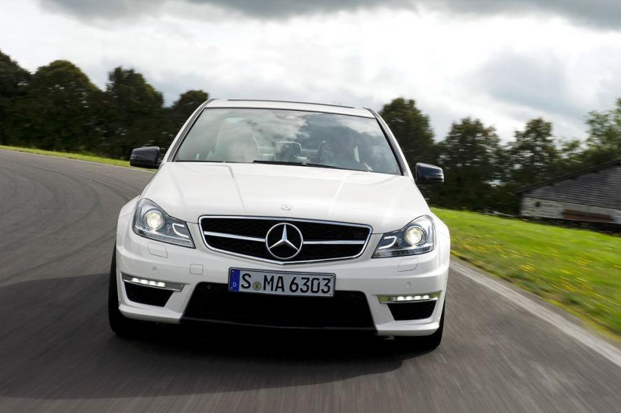  Mercedes-Benz C63 AMG 2012 года  (фото 37 из 40)